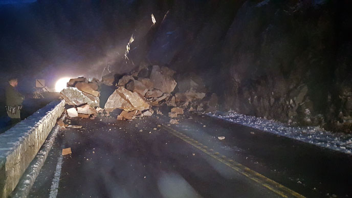 Highway 140 Closed Due to Rockfall